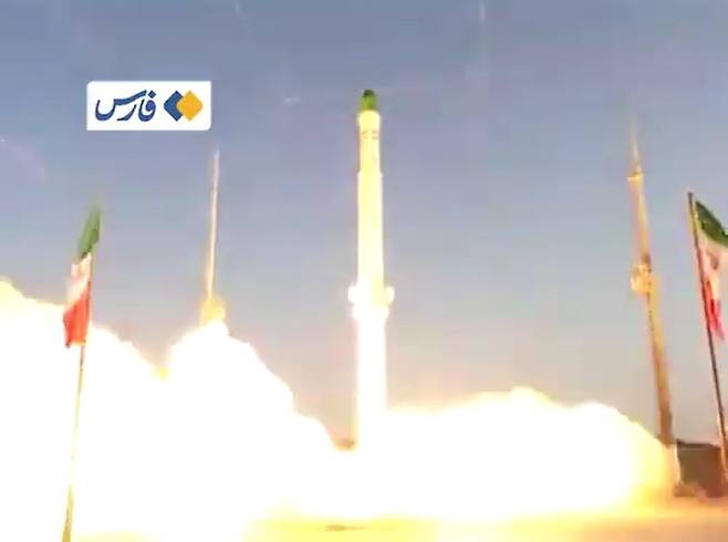 이란이 공개한 로켓 발사 장면 [파르스 뉴스통신 트위터 캡처. 재판매 및 DB 금지]