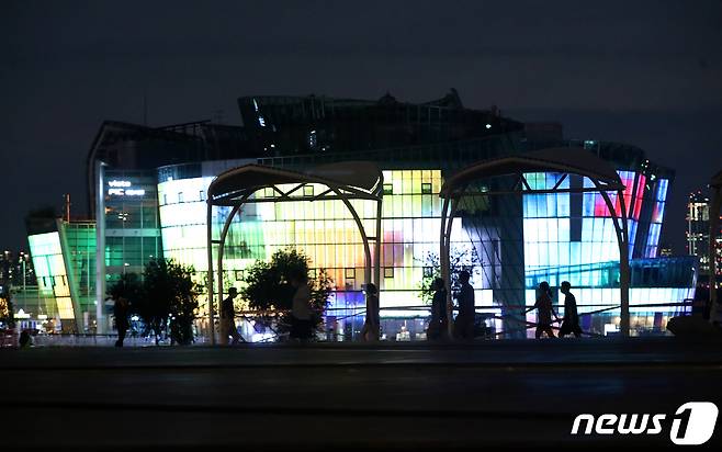 17년 만에 6월 열대야가 찾아온 충북 청주지역의 열대야 현상이 당분간 이어질 것으로 보인다.(사진은 기사 내용과 무관함) / 뉴스1 © News1