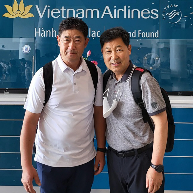 베트남 야구대표팀 박효철 감독(왼쪽)과 이만수 전 SK 감독. 사진제공 | 헐크 파운데이션