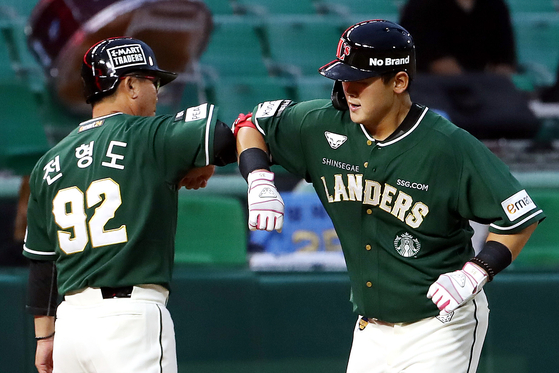 Jeon Ui-san of the SSG Landers, right, rounds the bases after hitting a two-run home run in the third inning of a game against the NC Dinos at Incheon SSG Landers Field in Incheon on Friday. The Landers played the weekend series in their Starbucks alternate uniform. [YONHAP]