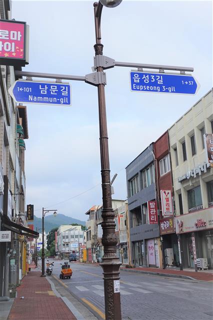 광양읍성 안팎의 길이름 팻말. 이 지역의 역사를 보여 준다.서동철 논설위원
