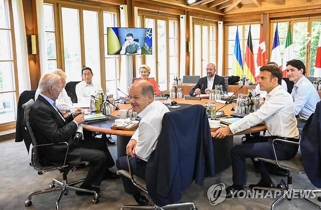 우크라이나 대통령과 화상으로 G7 정상회의 [AP 연합뉴스 자료사진. 재판매 및 DB 금지]