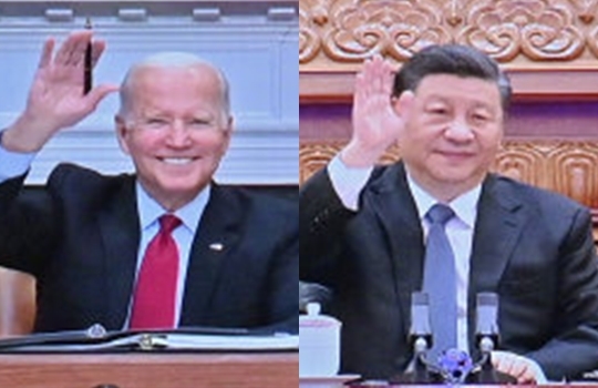 중국 관영 신화통신은 지난해 11월 16일 조 바이든(왼쪽) 미국 대통령과 시진핑(오른쪽) 국가주석이 화상 정상회담을 시작하면서 손을 들어 인사하는 장면을 공개했다. 사진은 화상 속 두 정상의 모습을 이어붙인 것이다. 뉴시스