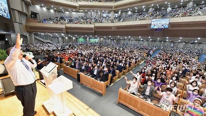 [서울=뉴시스] 새에덴교회 예배 장면. (사진=새에덴교회 제공) 2022.06.27. photo@newsis.com *재판매 및 DB 금지