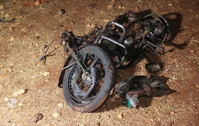 닌자 미사일에 파괴된 오토바이의 모습.(사진=AFP 연합뉴스)