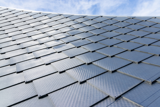 지붕을 촘촘히 채운 태양광 패널로 전체 필요한 전력량의 40% 가량을 생산한다. /사진 제공=구글
