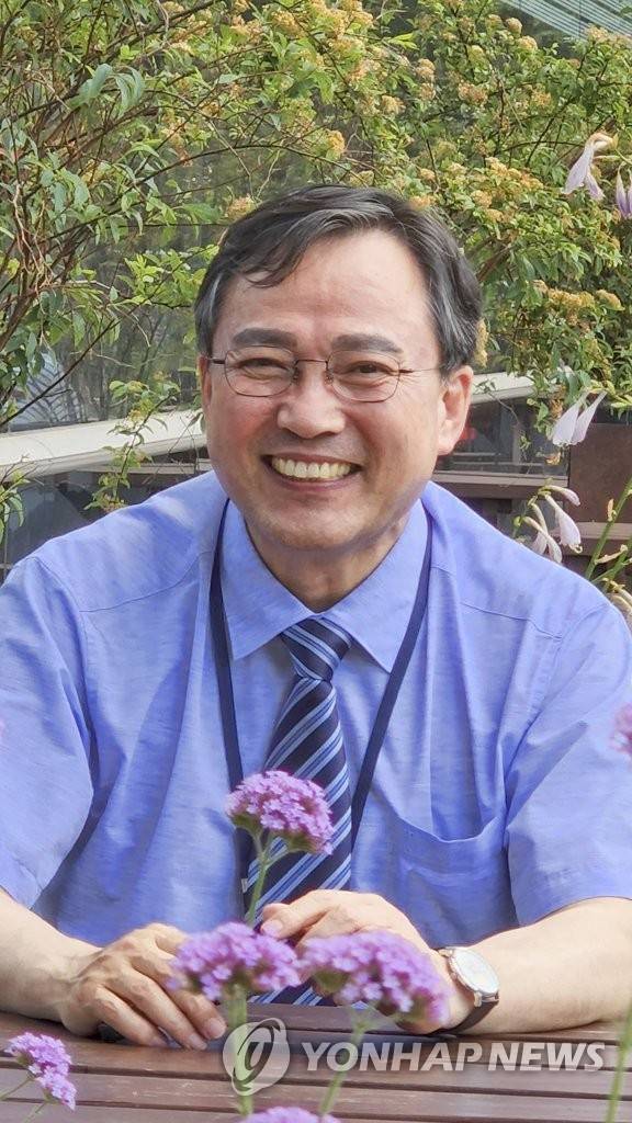 인터뷰하는 박강섭 코트파 대표 (서울=연합뉴스) 성연재 기자 = 최근 서울 강남구 삼성동의 코엑스에서 개최된 서울국제관광전을 성공적으로 치른 박강섭 코트파(KOTFA) 대표가 연합뉴스와의 인터뷰하고 있다. 2022.6.28 polpori@yna.co.kr