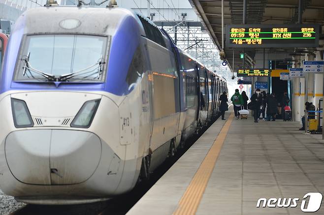 KTX세종역 신설 논란이 불거지면서 충북과 세종 당선인들이 정반대 입장을 보이며 지역 간 갈등이 점화할 조짐을 보이고 있다.(자료사진) / 뉴스1 © News1