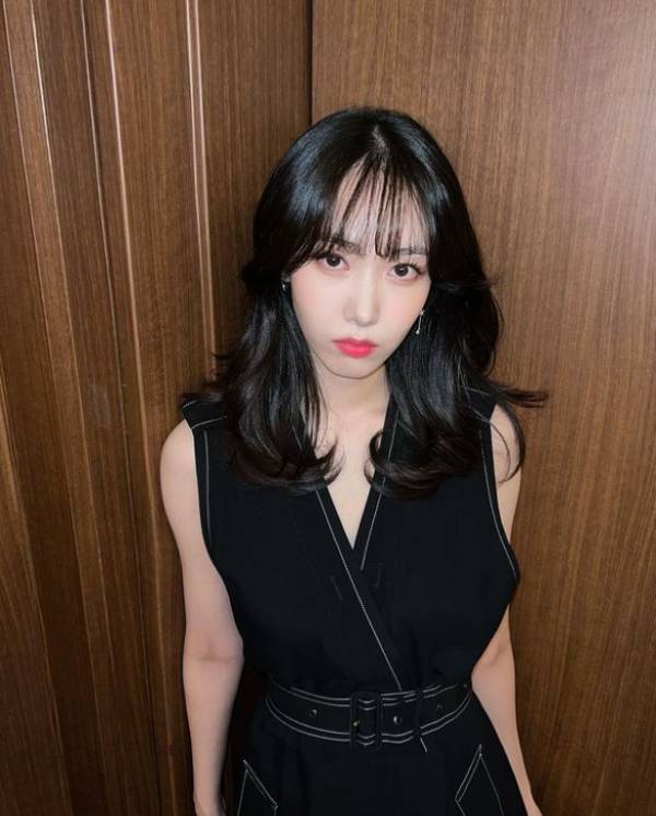 그룹 비비지(VIVIZ) 멤버 신비가 팬의 질문에 발끈했다. /사진=신비 인스타그램