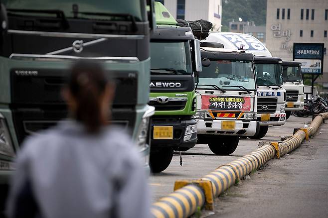 6월13일 서울 양천구 서부트럭터미널에 멈춰서 있는 화물차들.ⓒ시사IN 신선영