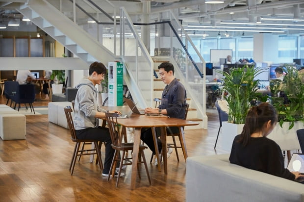 토스는 업무 몰입도가 높은 환경을 만들기 위해 사무실 곳곳에 협업 공간을 만들거나, 혼자서 몰두할 수 있는 공간을 마련했다. 휴식 공간은 기본이다. 사진=토스 제공