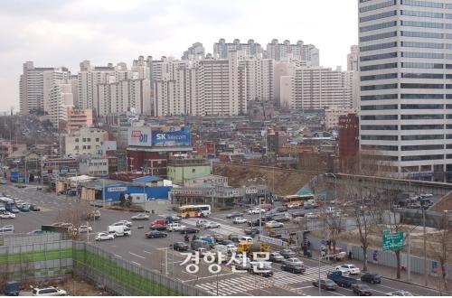서울 마포구 공덕동의 한 역세권 아파트 모습 | 경향신문 자료사진