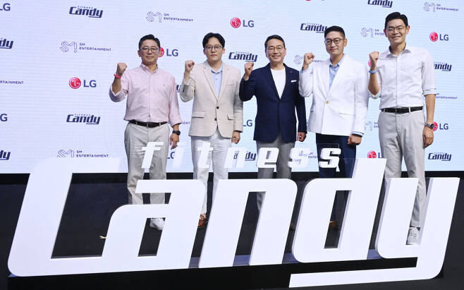 (From left) Fitness Candy CEO Shim Woo-taek, SM Entertainment co-CEO Lee Sung-su, LG Electronics CEO Cho Joo-wan, SM Entertainment co-CEO Tak Young-joon and Fitness Candy’s chief strategy officer Kim Bee-oh pose for a photo during the launch ceremony of their joint venture Fitness Candy at Conrad Seoul on Thursday. (LG Electronics)