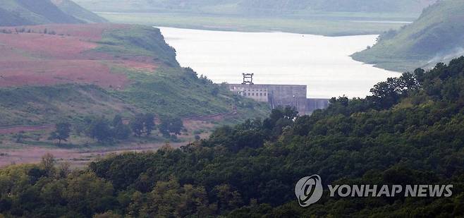 북한 4월 5일 댐 촬영 임병식. 북한 임진강 황강댐 하류에 위치한 4월 5일 댐의 모습. 전경