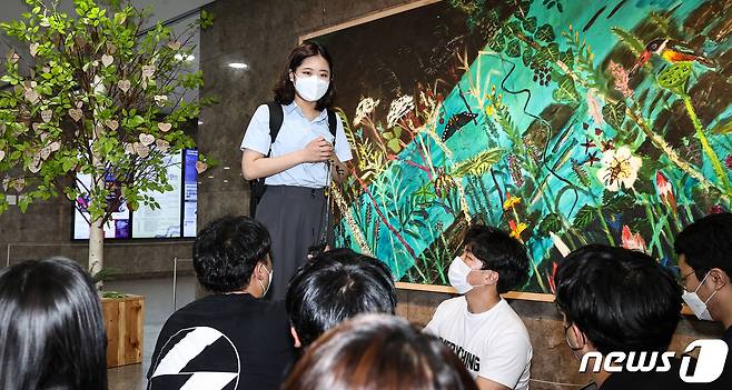 박지현 전 더불어민주당 비상대책위원장이 1일 서울 여의도 국회 의원회관에서 열린 그린벨트(민주당 청년 정치인 연대) 결과 공유 파티 '용감한 여정'에 참석하기 전 취재진의 질문에 답변하고 있다. (공동취재) 2022.7.1/뉴스1 © News1 유승관 기자