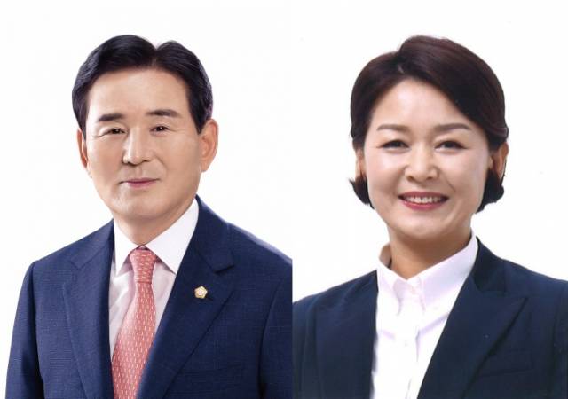 ▲청주시의회는 1일 제71회 임시회 제1차 본회의를 열고 제3대 전반기 의장에 김병국 의원(왼쪽)과 함께 부의장에 더불어민주당 김은숙 의원(차 선거구)을 각각 선출했다. ⓒ청주시의회