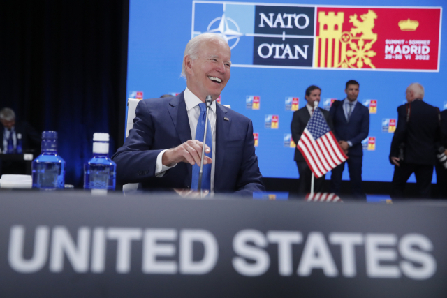 조 바이든 미국 대통령이 6월 29일(현지 시간) 스페인 마드리드의 IFEMA 컨벤션센터에서 열린 북대서양조약기구(NATO·나토) 정상회의 첫날 회의에 참석하고 있다. 연합뉴스