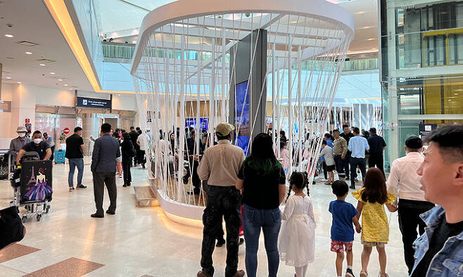 칭기즈칸 국제공항. 울란바토르의 두 번째 국제공항 내부와 외부 전경 모습. 2021년 7월 4일에 개장했다.