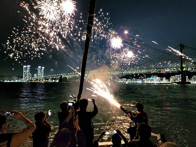 야간요트투어 불꽃놀이