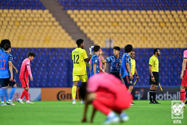 황선홍 감독이 이끄는 한국 23세 이하 축구대표팀이 지난달 우즈베키스탄에서 열린 일본과 2022 아시아축구연맹(AFC) U-23 아시안컵 8강에서 0-3으로 완패했다. 대한축구협회 제공