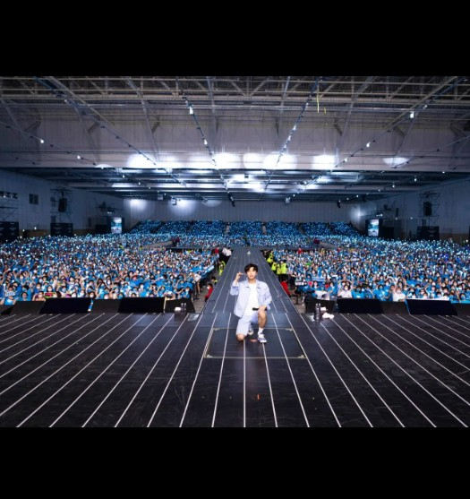 Artist Lim Young-woong released the scene of Festival Concert on the official Instagram.Fish Music, a subsidiary of Lim Young-woong, released its appearance on the official Instagram on the afternoon of the 4th at the time of the national tour Concert IM HERO (Im hero) held in Festival from the 1st to the 3rd.The public photos include the image of Lim Young-woong on stage and a group photo with the heroic era.[IM HERO] in Festival consecration! I love you guys in the heroic era, please look forward to the rest of the Concert, Fish Music said.Members of the official fan club heroes Generation responded with Heart and expressed their expectations for the remaining Lim Young-woong national tour Concert.On the other hand, the video that briefly captures Lim Young-woongs national tour Concert has achieved Million View.2022 Lim Young-woong National Tour Concert IM HERO Tour Spot (Live Ver.) released on June 29th through the official YouTube channel of Lim Young-woongThe video has reached 1 million views on YouTube on March 3.