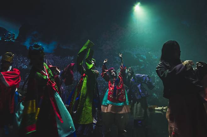 박찬욱 감독이 제작한 단편 영화 '일장춘몽'의 한 장면. 박 감독은 이 장면을 브이에이코퍼레이션의 버추얼 스튜디오 '브이에이 스튜디오 하남'에서 촬영했다. /애플 제공