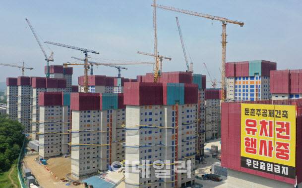 서울 강동구 둔촌주공아파트 재건축 현장 모습. (사진=뉴시스)