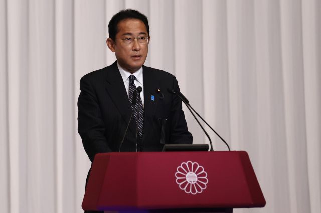 기시다 후미오 일본 총리가 11일 도쿄 자민당사에서 기자회견을 하고 있다. AP연합뉴스