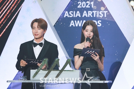 '2022 Asia Artist Awards IN JAPAN' MC를 맡게 된 이특, 장원영(사진 오른쪽)./사진=AAA