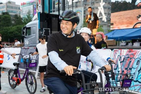 이동환 공양특례시장 16일 도심형 자전거 대회 ‘킹오브트랙’ 참가. 사진제공=고양시