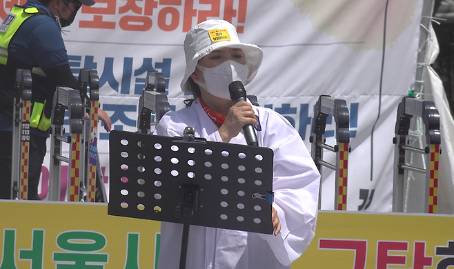 지난 6월 21일 서울시의회 앞에서 김현아 장애인거주시설이용자부모회 대표가 기자회견을 갖고 있다. ⓒ 데일리안