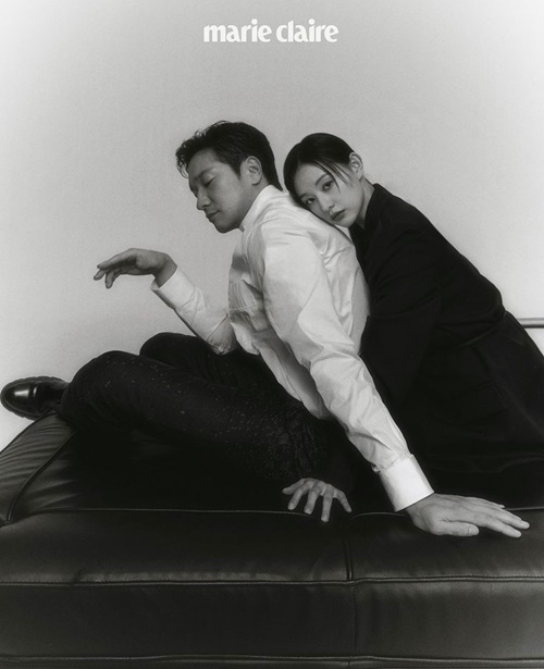 The drama My Liberation Diary Son Seokgu and Kim Ji-won showed off their fatal charm.Marie Claire posted several photos on the 18th instagram with the article I met Son Seokgu and Kim Ji-won of the drama My Liberation Diary.In the photo, Son Seokgu wrapped his left arm around Kim Ji-wons neck, and Kim Ji-won attracted attention with an unusual pose, leaning his face on Son Seokgu.On the other hand, JTBC drama My Liberation Diary, which was loved by Son Seokgu and Kim Ji-won, is a work that draws an unbearable and lovely happiness resuscitation period of unbearable three brothers and sisters.The two Actors were called Chuang Couple and received a lot of love.