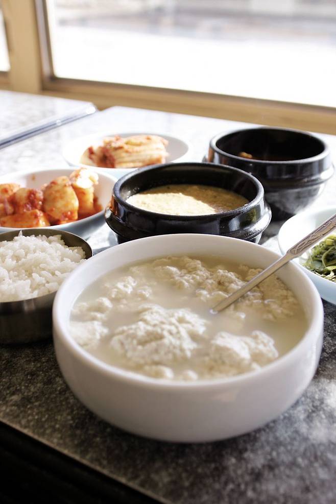 강릉을 대표하는 초당순두부. 고소하고 담백한 맛으로 유명하다. 바닷물을 간수로 쓴다. /조선DB