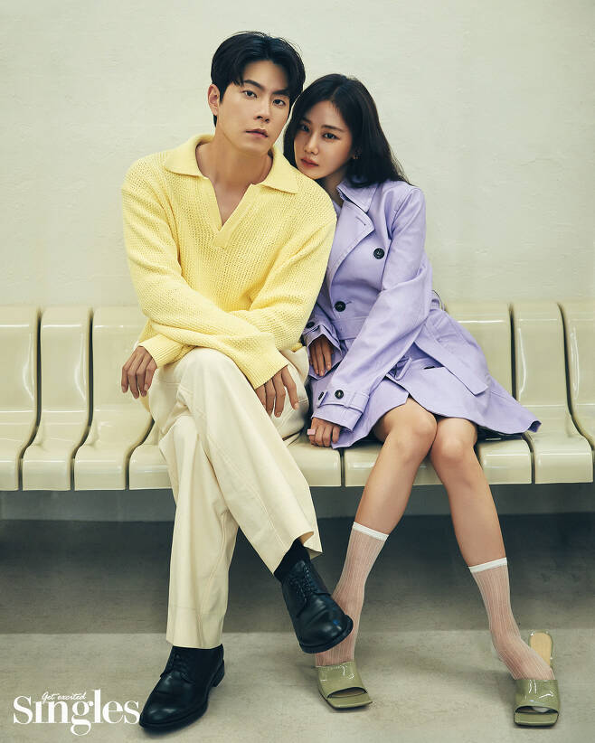 Actor Han Ji-eun, Hong Jong-Hyun, emanated chemiMagazine Singles released two main characters, Actor Han Ji-eun and Hong Jong-Hyun, in the drama Ant is riding, which will be shown on August 12th through Teabing.The two men, who were perfectly digested from achromatic to vivid color items, were like lovers or colleagues who had been together for a long time, but they were the first to meet through this work.Nevertheless, he showed perfect breathing on the set and surprised the surrounding staff.Teabing O Lizzynal Ant is riding will be unveiled on August 12th through Teabing.Han Ji-eun said, It is a drama that solves the theme that can be done with a funny and sympathetic story.I was worried because it was a return for three years, but I worked comfortably because I was with good colleagues, Hong Jong-Hyun said.Teabing OLizzys Ant is riding is a Share sympathy drama that deals with the joy and sorrow of Ant investors who fall into a paradise at a moment.Each person with a story appears on the theme of Share and can meet various stories in it.For Hong Jong-Hyun, this is a return to the military service for the first time in three years.But unlike worry, he said he had finished the filming well thanks to his comfortable scene atmosphere and good colleagues, and he also tried to understand the work in detail.The audience will also have different points of immersion depending on their circumstances.I also have a habit of looking at the economy once if I have seen society, sports, and entertainment when I see the news. Han Ji-eun, on the contrary, ran without breaks; unlike the previous works, he plays an extremely realistic and pleasant role in this role. This work is brighter and brighter.It is still interesting that you can solve the difficult topic of Share so pleasantly. Teabing OLizzynal Ant is riding will be streamed exclusively on August 12th through OTT service Teabing.The couples pictures of Han Ji-eun and Hong Jong-Hyun can be found in the Singles August issue and the Singles website.Photo: Singles