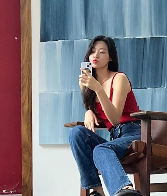 Group AOA member and actor Seolhyun reported a bright recent situation after diagnosing dialysis.Seolhyun released several photos of his daily life without any writing through his instagram on the 31st.The photo shows Seolhyun enjoying a relaxed time in red sleeveless clothes, and the unique sophisticated yet innocent atmosphere is admirable.In particular, Seolhyun has recently reported on the diagnosis of dialysis, but he has been more relieved to his fans.Meanwhile, Seolhyun appeared on the TVN drama Murderers Shopping List which last May.Murderers Shopping List is a neighborhood face-to-face comic mystery that starts with the Mart receipts by MSMart intern Daesung (Lee Kwang-soo), the district police officer Doahee (Seolhyun), and Daesung mother Jung Myung-sook (Jin Hee-kyung) who are run by their mother when a mysterious body is found near the apartment in the outskirts of Seoul.Photo: Seolhyun Instagram