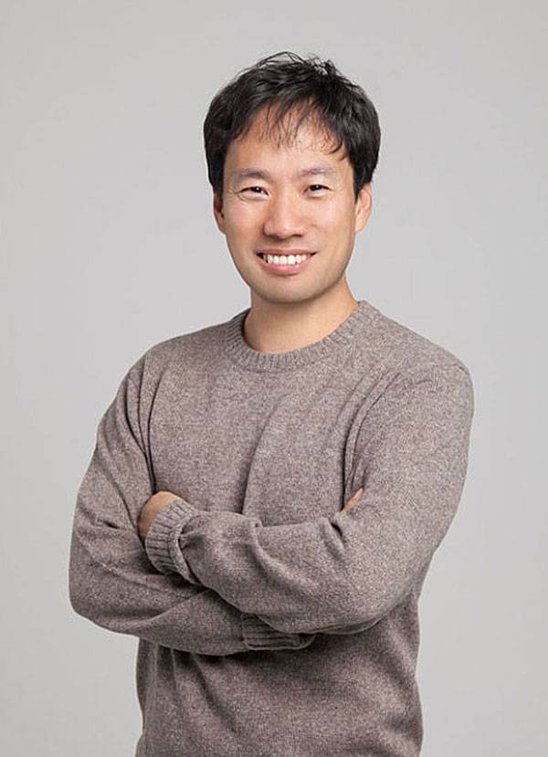 김성훈 업스테이지 대표(위)는 현재 유튜브 채널 ‘모두를 위한 딥러닝’을 운영하고 있다. ⓒ김성훈 제공