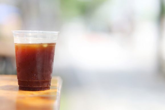 커피는 간암 예방 효과가 확인되었지만 몸의 수분 배출에 관여한다. 맹물을 따로 마시는 등 몸속 수분 유지에도 신경 써야 한다. [사진=클립아트코리아]