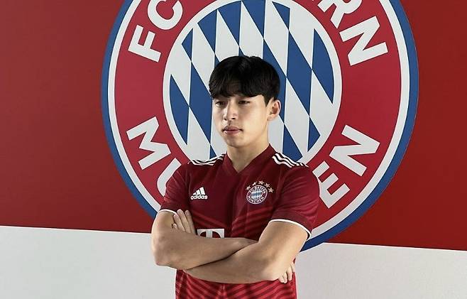 한국축구 기대주 이현주가 독일 최강 바이에른 뮌헨으로 완전 이적한다. 이현주 인스타그램