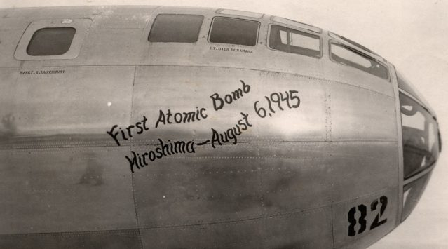 1945년 8월 일본 히로시마에 미군의 첫 핵무기인 '리틀보이'를 투하한 폭격기 'B-29 에놀라 게리' 동체 앞머리 모습 /사진=미국 노틸러스연구소 홈페이지 갈무리