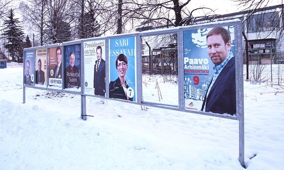 2012년 핀란드 대통령 선거에 출마한 파보 아르힌마키 헬싱키 부시장(맨 오른쪽)의 선거 포스터. 사진 위키피디아 캡처