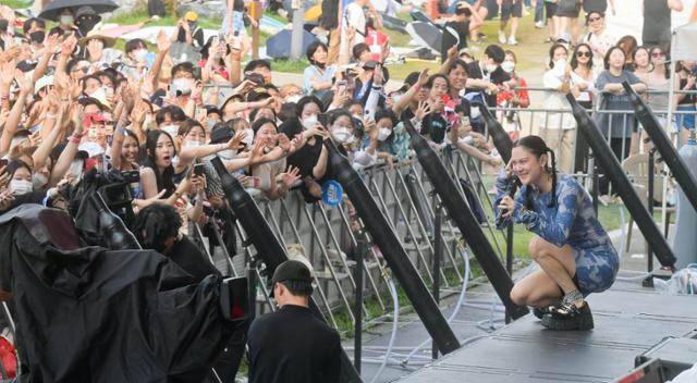 미국 인디 밴드 재패니즈 브렉퍼스트를 이끄는 싱어송라이터 겸 작가 미셸 자우너가 6일 인천 송도달빛축제공원에서 열린 펜타포트록페스티벌에서 공연하고 있다. 펜타포트록페스티벌 제공