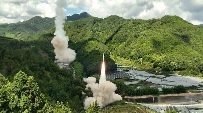 중국은 4일 타이완을 향해 11발의 탄도미사일을 발사했다.