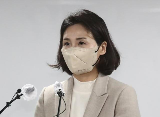 지난 2월 9일 당시 이재명 더불어민주당 대선 후보의 부인 김혜경씨가 서울 여의도 중앙당사에서 과잉 의전 의혹 등 논란에 대해 대국민 사과문을 발표하고 있다. 오대근 기자