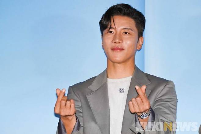 배우 음문석이 10일 오후 서울 용산구 CGV용산아이파크몰에서 열린 영화 '육사오' 언론시사회에서 포즈를 취하고 있다.