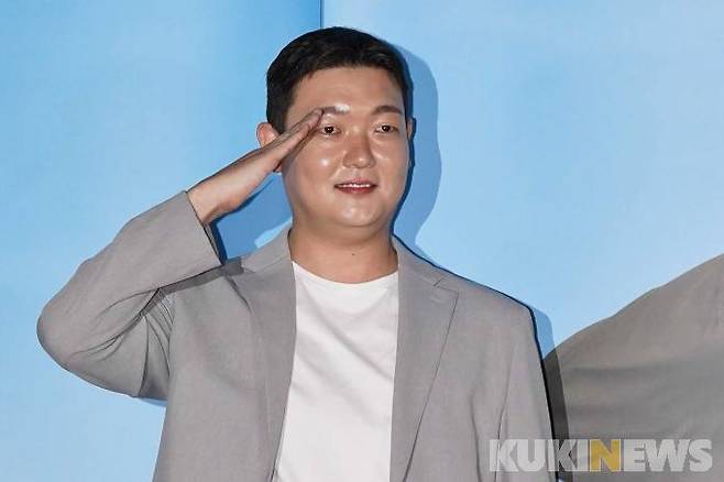 배우 김민호가 10일 오후 서울 용산구 CGV용산아이파크몰에서 열린 영화 '육사오' 언론시사회에서 포즈를 취하고 있다.