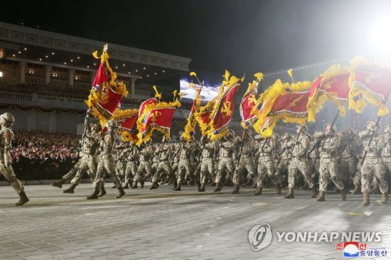 '조선인민혁명군 창건 90주년' 열병식에서의 북한군. [이미지출처=연합뉴스]