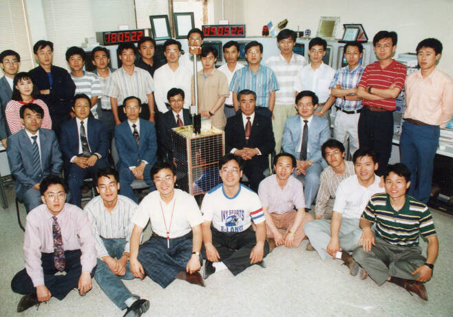1992년 당시 우리별 1호 개발팀 모습
