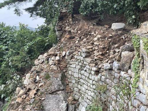 집중호우로 인해 남한산성 성곽이 붕괴한 모습(사진=문화재청).