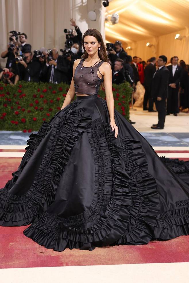NEW YORK, NEW YORK - MAY 02: (Editor's Note: Image contains nudity) Kendall Jenner attends The 2022 Met Gala Celebrating ″In America: An Anthology of Fashion″ at The Metropolitan Museum of Art on May 02, 2022 in New York City. (Photo by John Shearer/Getty Images)