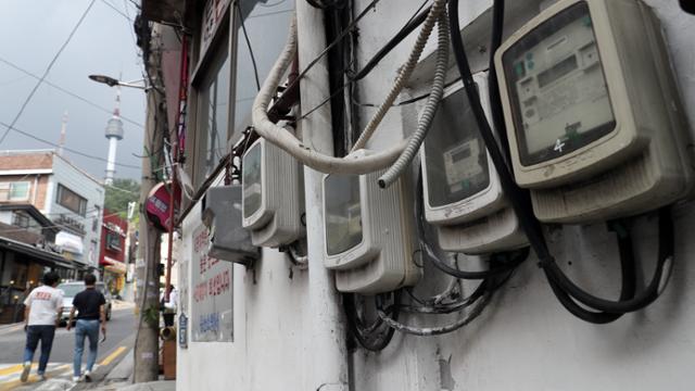 3일 오후 서울 용산구 주택가 외벽에 전력계량기가 설치돼 있다. 뉴시스